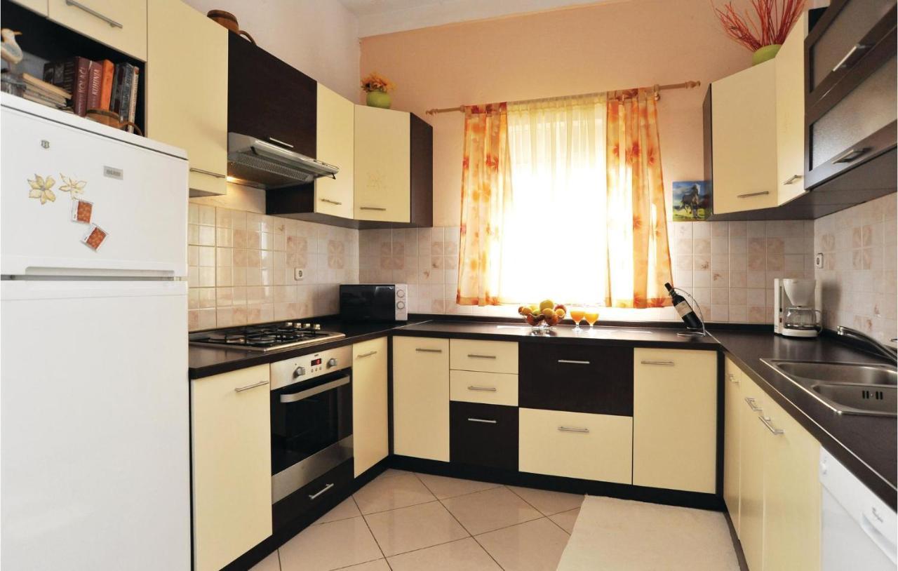 Beautiful Apartment In Maslenica With Kitchen Ngoại thất bức ảnh