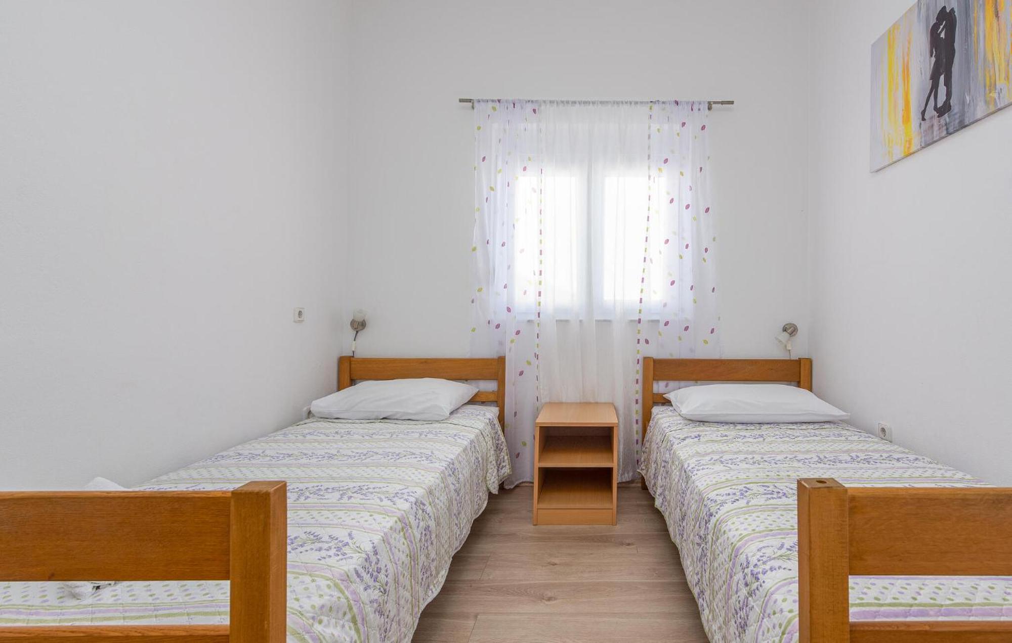 Beautiful Apartment In Maslenica With Kitchen Ngoại thất bức ảnh