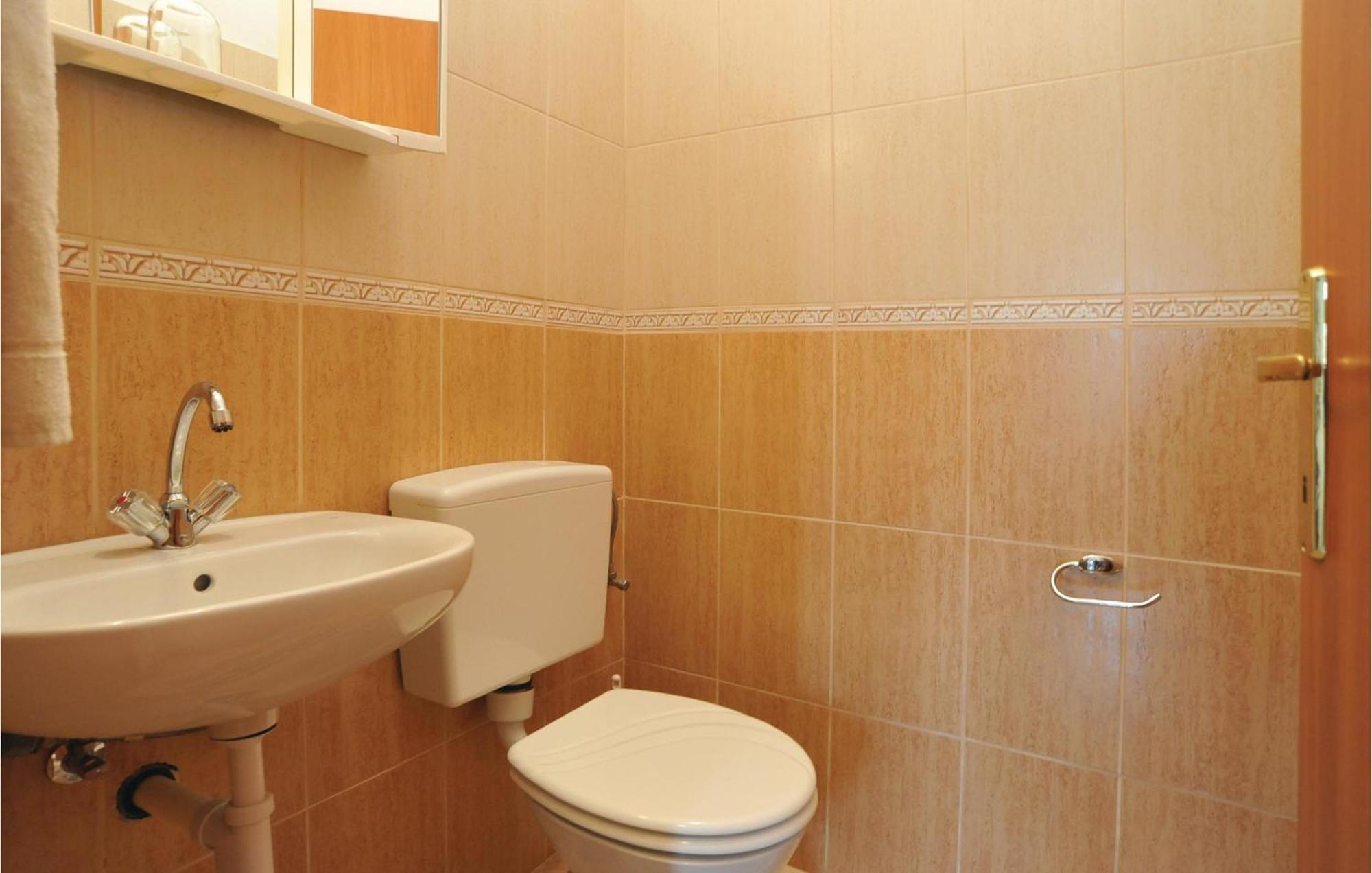 Beautiful Apartment In Maslenica With Kitchen Ngoại thất bức ảnh